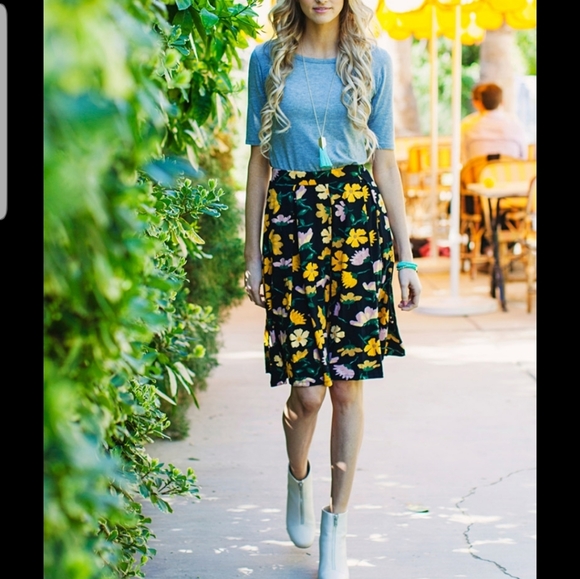 LuLaRoe Madison - Picture 12 of 12